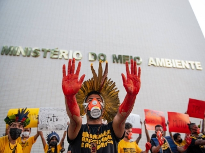 #AmazôniaÉAgora: Jovens indígenas realizam ato em frente ao MMA, em Brasília