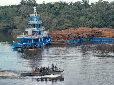 Comunidades indígenas e ribeirinhas reivindicam ação mais efetiva do Estado diante da extração ilegal de madeira no Rio Mamuru