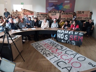 Representantes de comunidades afetadas por eólicas ocupam reunião sobre Licenciamento de Renováveis, em Recife