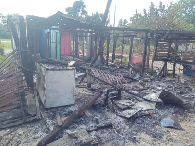Liderança comunitária tem a casa destruída por incêndio criminoso no Amazonas