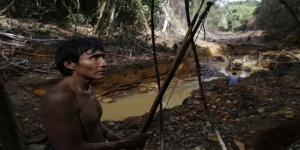 Povo Yanomami alerta para genocídio e denuncia risco de extermínio dos  indígenas isolados Moxihatëtëma