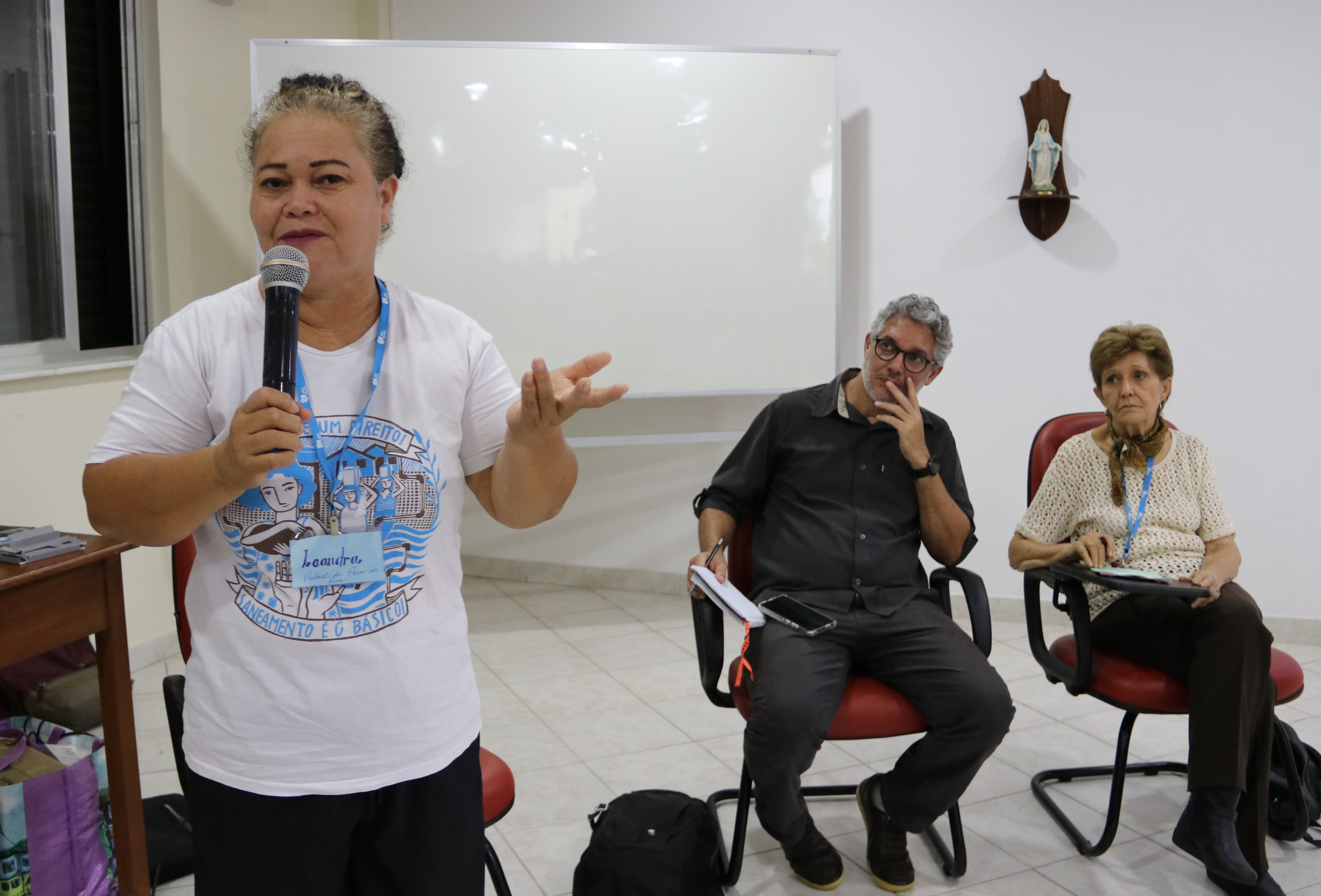 Leandra da Silva Ribeiro, moradora da ocupação Alcir Matos e liderança da Pastoral da Moradia e Favela em Manaus (AM), compartilha vivências. Foto: Juce Rocha/Cepast-CNBB.