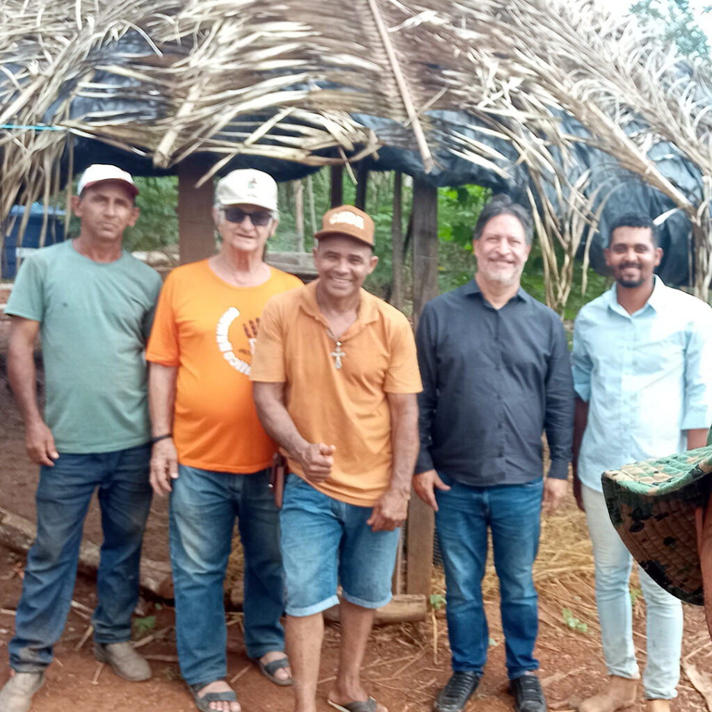 O subprocurador-Geral do MPT, Maurício Correia de Mello (de camisa preta), esteve presente no evento e conversou diretamente com a comunidade no encerramento do Projeto Terra Roxa.