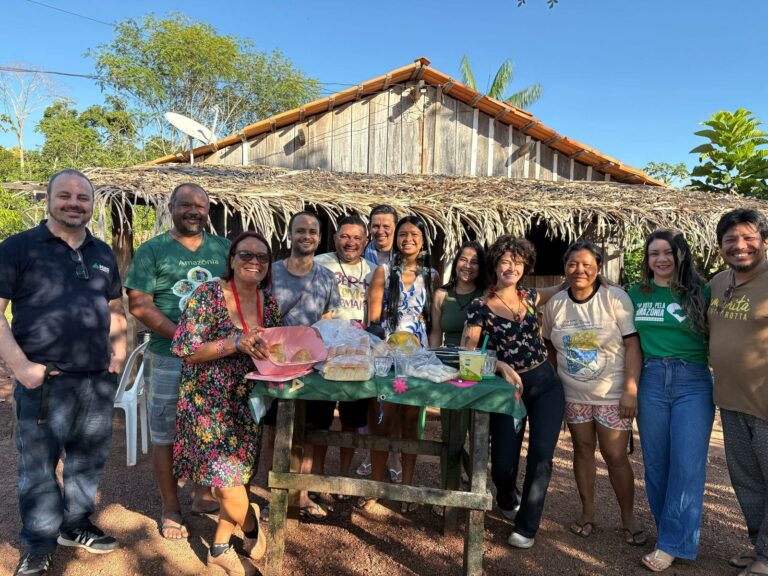 Encontro da Juventude Indígena no Sul do Pará reuniu jovens das nove aldeias que compõem o território, com o objetivo de fortalecer o protagonismo juvenil indígena e promover debates sobre temas urgentes relacionados à defesa dos territórios, à crise climática e aos direitos dos povos originários. Foto: Ascom Jesuítas Brasil