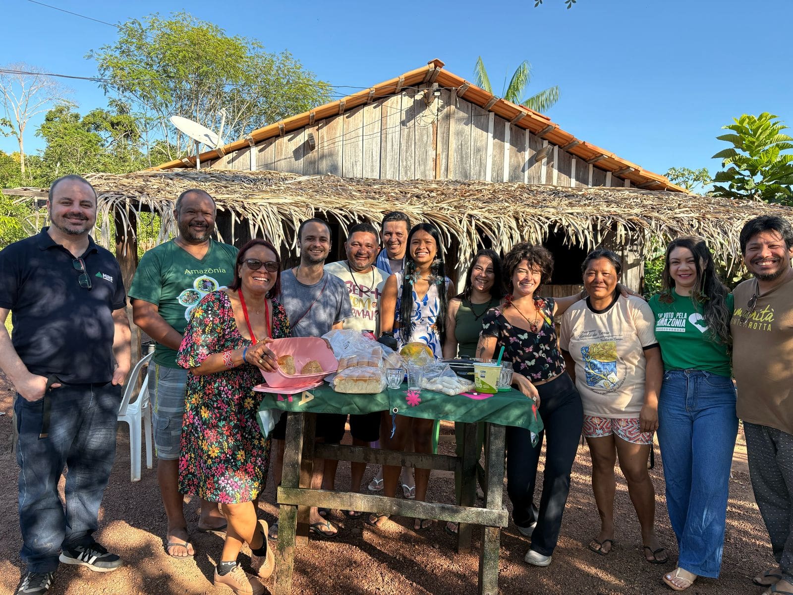 Encontro da Juventude Indígena no Sul do Pará reuniu jovens das nove aldeias que compõem o território, com o objetivo de fortalecer o protagonismo juvenil indígena e promover debates sobre temas urgentes relacionados à defesa dos territórios, à crise climática e aos direitos dos povos originários. Foto: Ascom Jesuítas Brasil