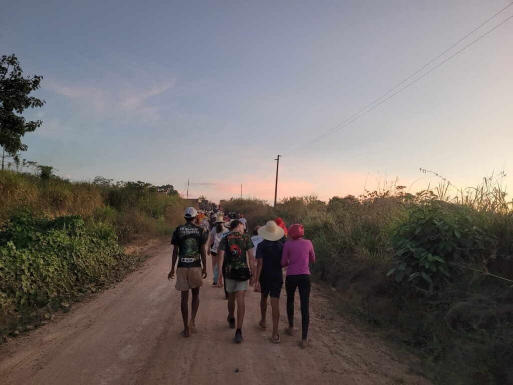 A presença da juventude trouxe força e animação em cada momento, e assim a memória viva e em movimento de Dorothy Stang segue sendo cultivada. Foto: Carla Leite / comitê Dorothy