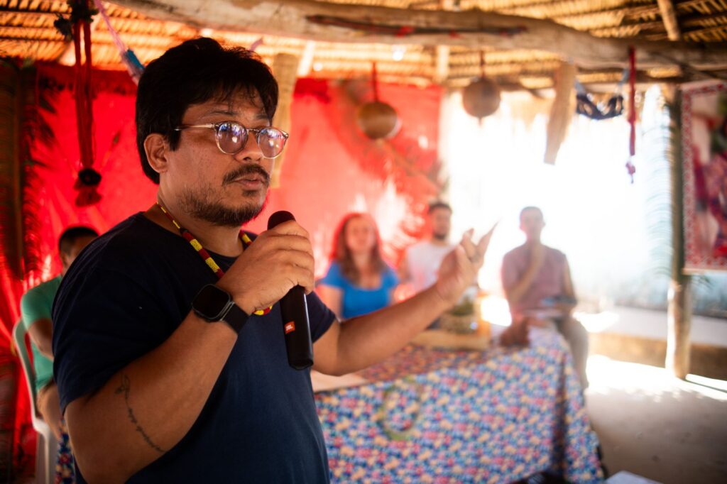 Juscelio Pantoja, coordenador do Centro Alternativo de Cultura (CAC), dialogou sobre o cenário e os encaminhamentos das organizações, movimentos e coletivos em vista da realização da COP30, que ocorrerá em novembro, em Belém (PA). Foto: Rodrigo Correia