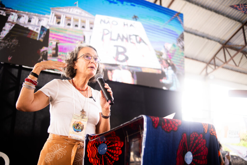 A profa. Moema Miranda foi uma das assessoras na Análise de Conjuntura. Foto: Rodrigo Correia