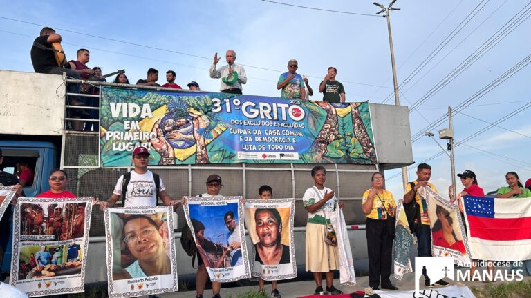 Durante o 31º Grito dos Excluídos e Excluídas em Manaus (AM), comunidade e familiares das vítimas do Massacre do Rio Abacaxis fizeram protesto em reivindicação por justiça. Foto: Ascom Arquidiocese de Manaus