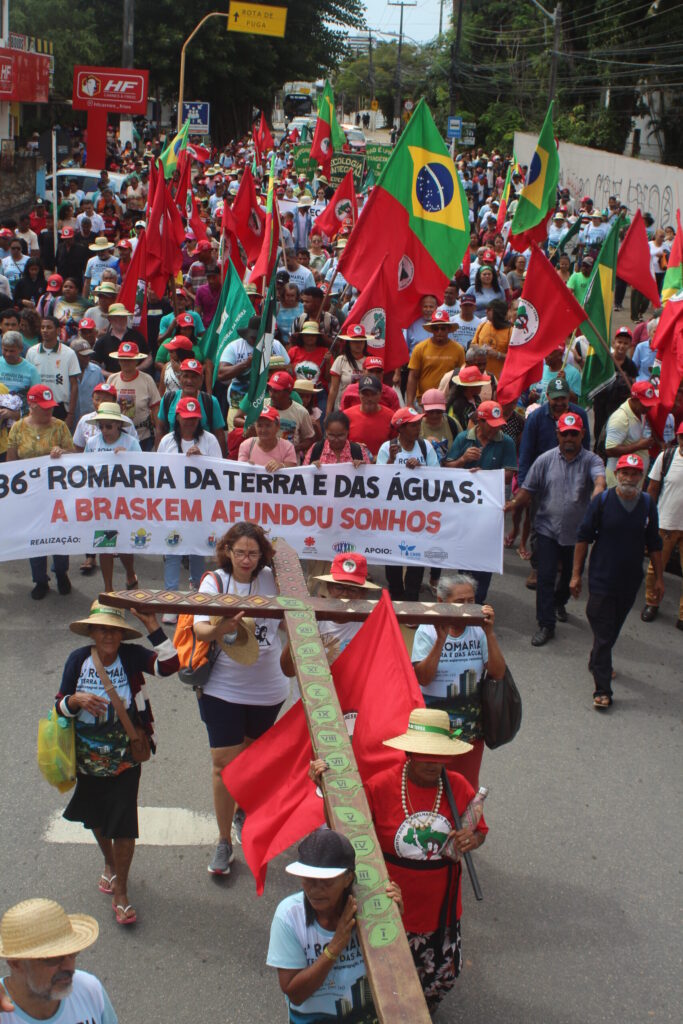 Em Alagoas, a 36ª Romaria da Terra e das Águas reuniu, no dia 05 de outubro, centenas de pessoas da zona urbana e rural, na área afetada pelo maior crime socioambiental em solo urbano do mundo, em Maceió (AL). Foto: Lara Tapety - CPT/AL