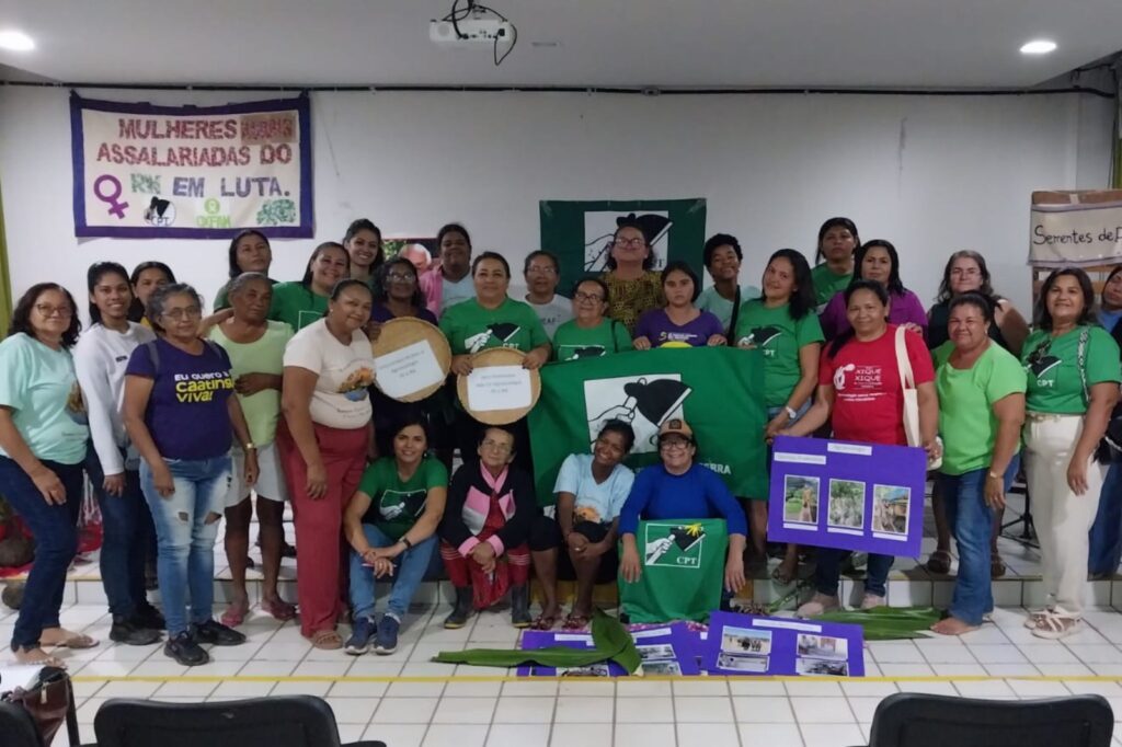 Camponeses e camponesas trocam saberes sobre agroecologia e r-existência em intercâmbio na Zona da Mata de Pernambuco