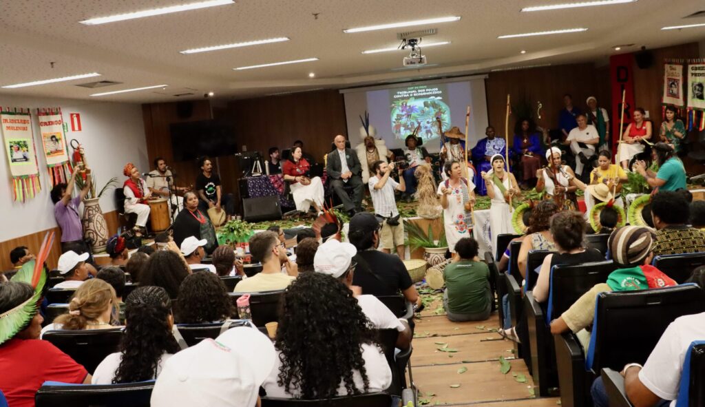Contradizendo as falsas soluções da COP 30, Tribunal dos Povos contra o Ecogenocídio denuncia graves violações contra a vida e a natureza