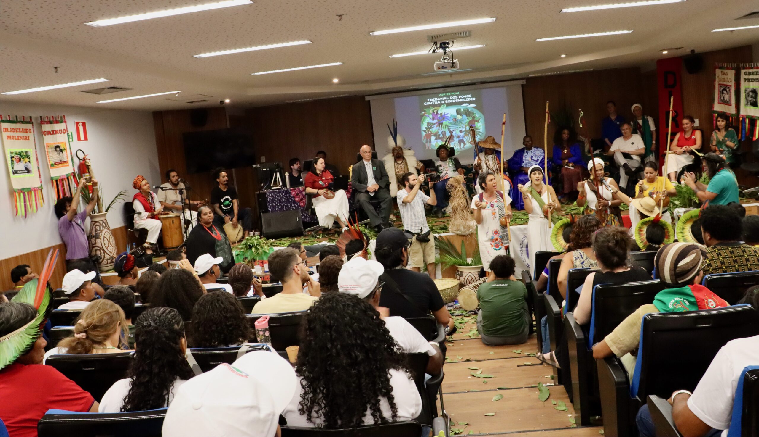 Organizado pela COP do Povo, Tribunal dos Povos reuniu lideranças de vários territórios do Brasil. Foto: Cláudia Pereira
