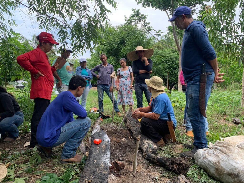 A importância do intercâmbio agroecológico está na troca de experiências, práticas e saberes camponeses: quem visita e quem recebe sai ensinando e aprendendo