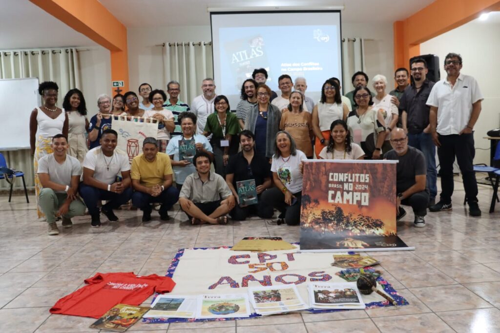 Apresentação do Atlas dos Conflitos na COP do Povo teve a presença de representantes de povos e comunidades que enfrentam violência no campo em seu dia a dia. Foto: Cláudia Pereira
