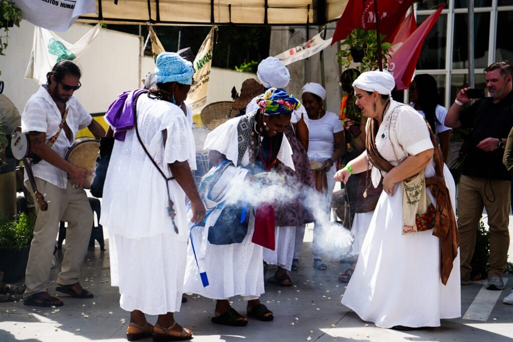 Ritualística ancestral marcou os dois dias do tribunal dos Povos. Foto: Rodrigo Corrêa