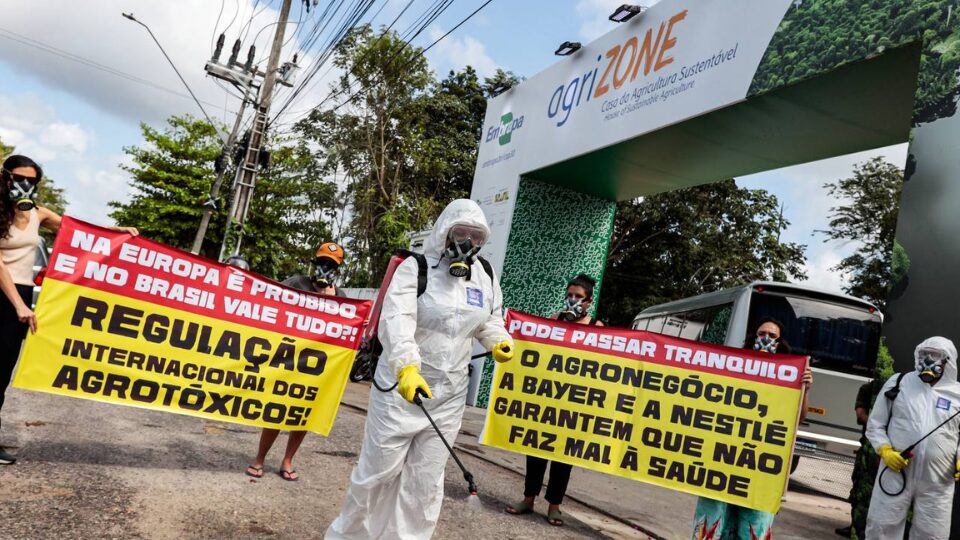 COP 30 E CERRADO: ATO SIMBÓLICO NA AGRIZONE DENUNCIA CONTAMINAÇÃO POR AGROTÓXICOS 