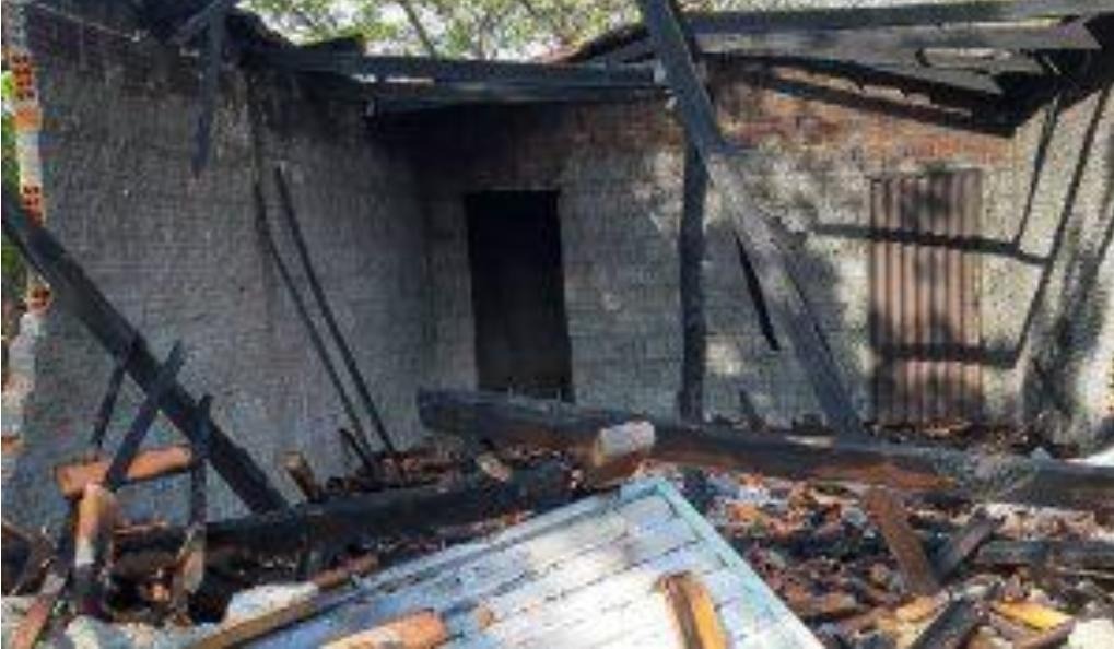 Ranchos e benfeitorias foram destruídas por pistoleiros. Foto: Arquivo da Associação de Fundo e Fecho de Pasto