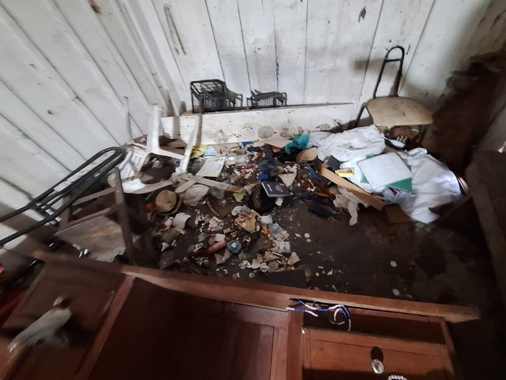 Utensílios sagrados foram destruídos pela intolerância religiosa de um pastor na Tenda de Oração Pai Alécio de Oxalá, em São Francisco do Guaporé, Rondônia