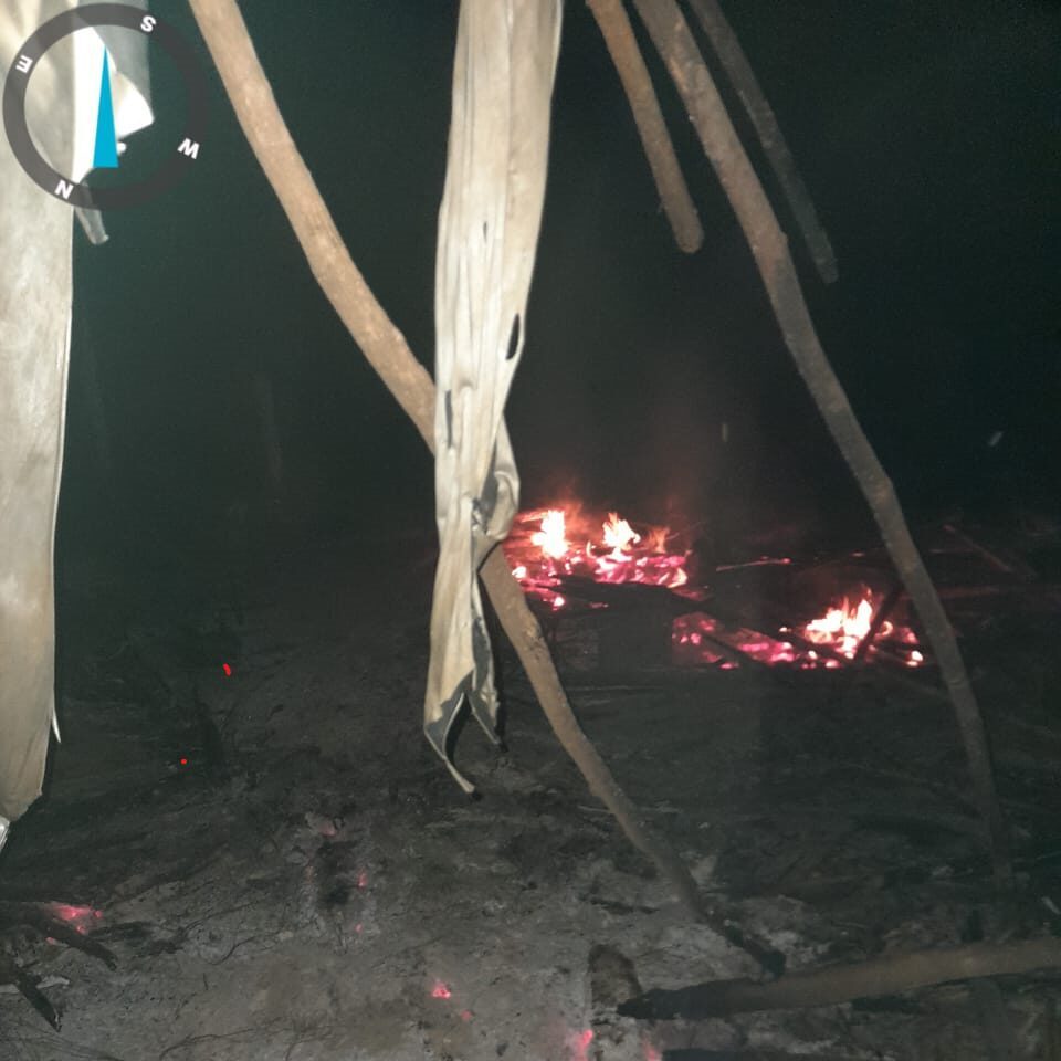 Acampamento que existia nas proximidades, situado fora da área da fazenda, foi atacado e destruído no dia 05 de dezembro. Foto: registro da comunidade