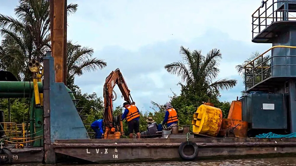 O projeto e a dragagem do rio avançam sem licenciamento ambiental válido e sem a realização de consulta livre, prévia e informada aos povos indígenas, ribeirinhos e comunidades tradicionais afetadas. Foto: Jander Arapiun