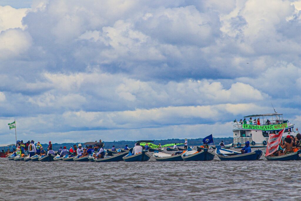 Barqueata de Resistência realizada quarta-feira (28) em Alter do Chão, território ameaçado pela dragagem e pela privatização do Rio Tapajós. Foto: Comunicação CITA