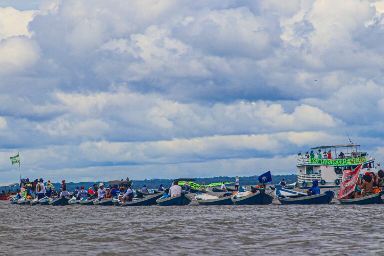 Barqueata de Resistência realizada quarta-feira (28) em Alter do Chão, território ameaçado pela dragagem e pela privatização do Rio Tapajós. Foto: Comunicação CITA