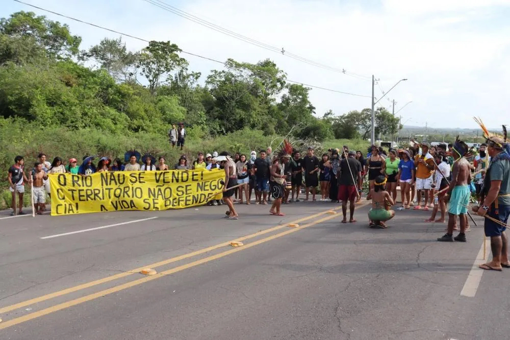 Durante a mobilização, os povos indígenas também bloquearam o acesso ao Aeroporto Internacional de Santarém, como forma de pressionar ainda mais o governo e chamar à atenção de toda a sociedade para a luta em defesa do rio Tapajós. Foto: Tapajós de Fato