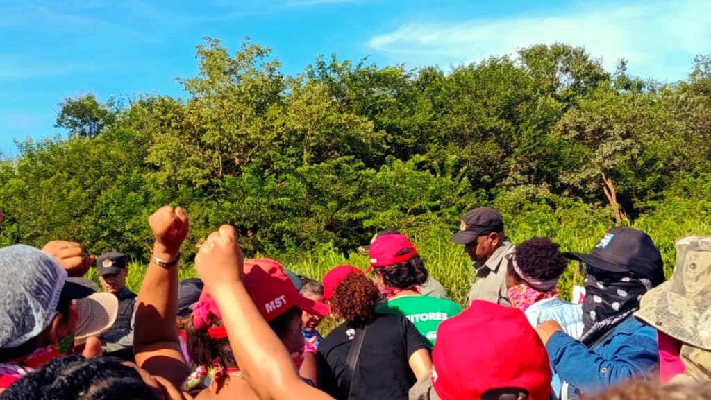 Polícia de Goiás reprime ocupação das Mulheres Sem Terra, que reivindicam área de usina flagrada com trabalho escravo