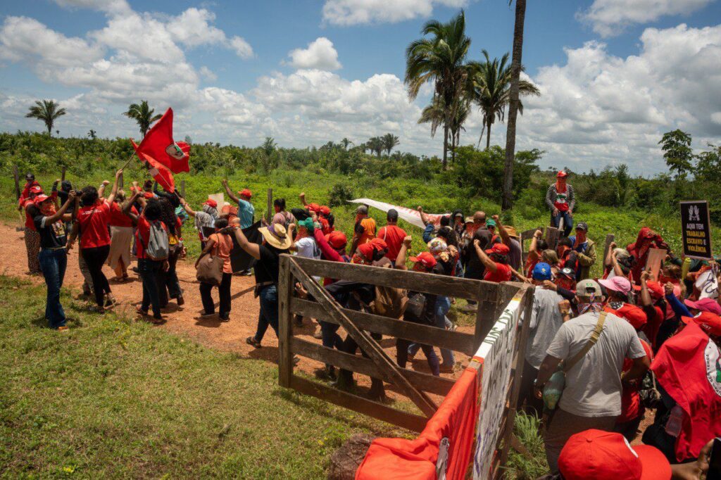 A mobilização reúne mulheres camponesas, trabalhadoras rurais e lideranças populares que ocupam fazenda em situação irregular no Tocantins. Foto: MST TO