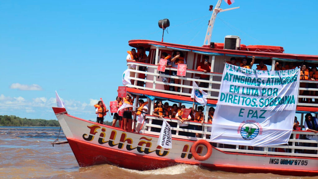 Movimento dos Atingidos e Atingidas por Barragens (MAB) também esteve presente na Romaria das Águas do Amazonas. Foto: Jesuítas Brasil