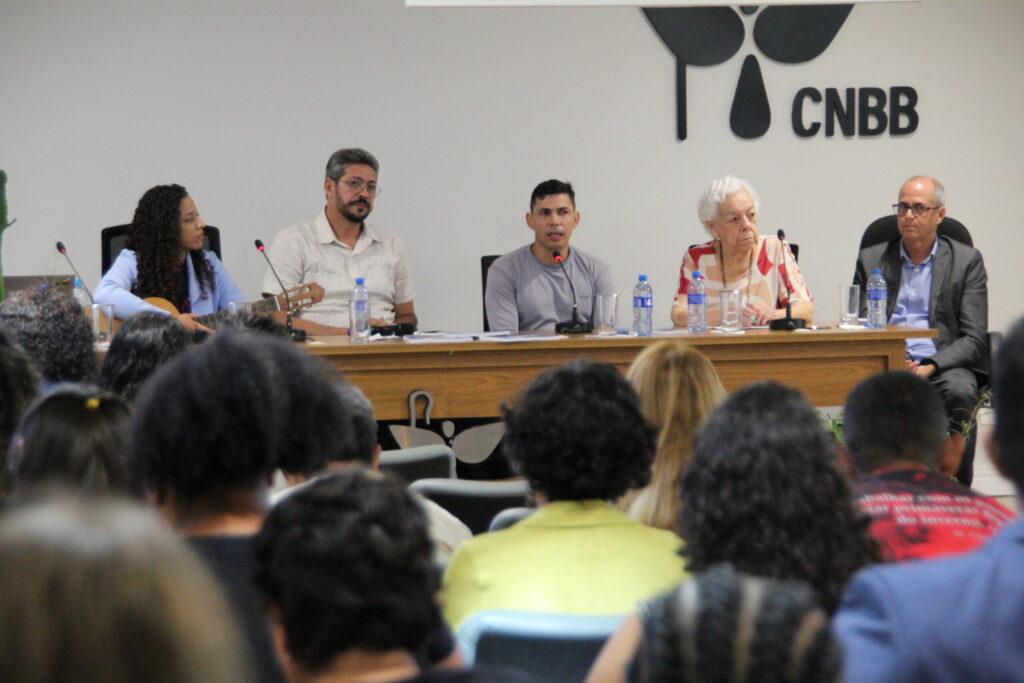 Morador de uma comunidade tradicional de seringueiros na Reserva Extrativista Resex Jaci-Paraná (RO), Lincoln Fernandes destacou o impacto da grilagem e da destruição da criação de gado contra as famílias extrativistas. Foto: Louise Campos | CPP