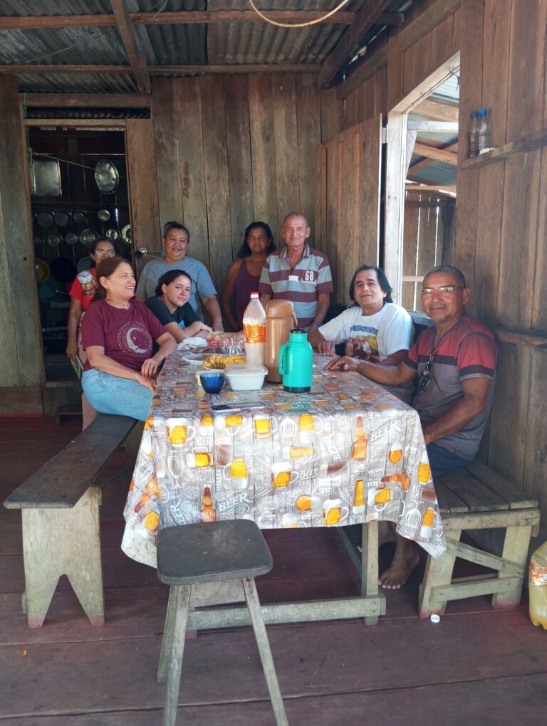 As visitas às comunidades de Iranduba tiveram como objetivo escutar seus desafios e fortalecer a luta por políticas públicas de regularização fundiária. Foto: CPT Amazonas