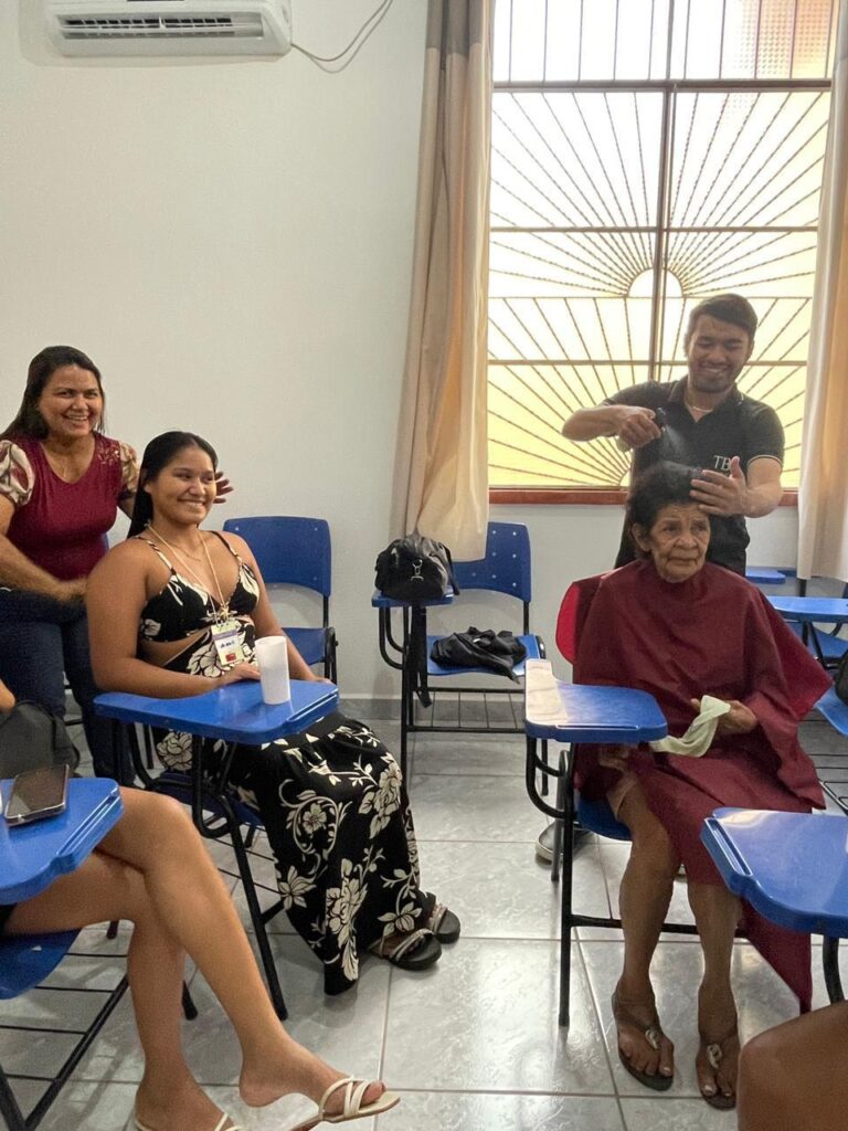 As participantes também vivenciaram momentos de autocuidado, acolhimento e valorização, por meio de ação social com profissionais de saúde e estética. Foto: Acervo CPT