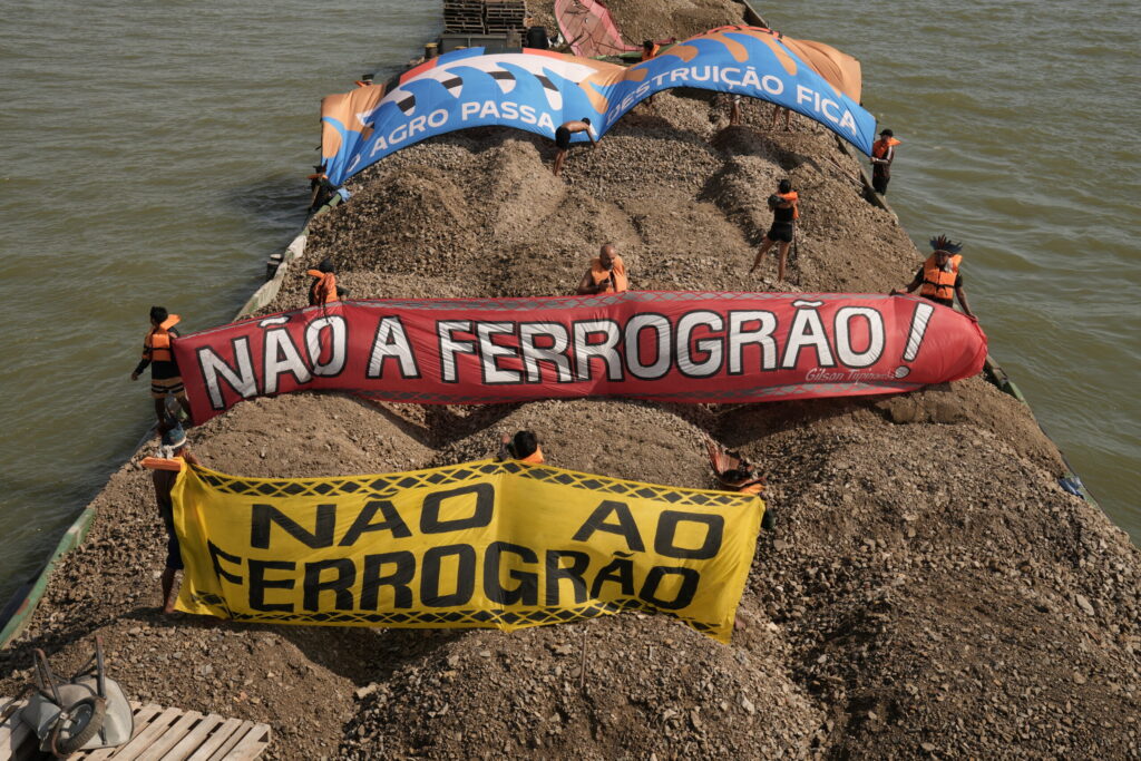 Estradas adentro, povo afora