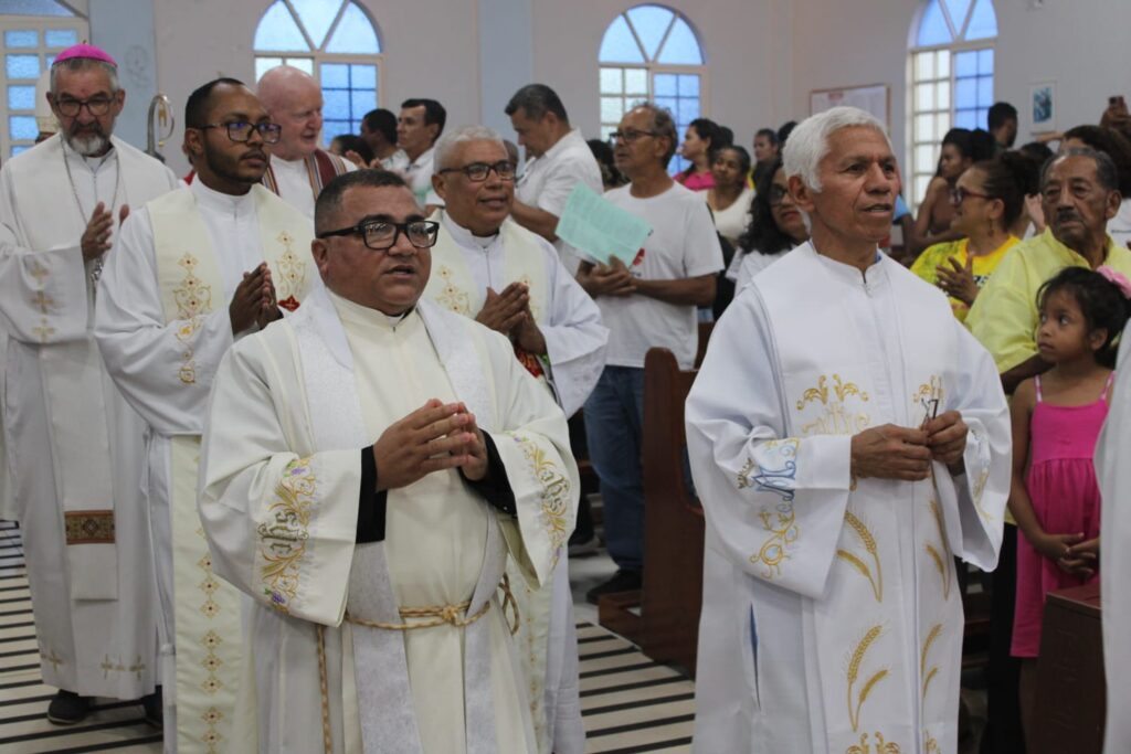 Bispos, párocos e diversos sacerdotes e religiosos/as da região participaram da romaria e da celebração. Foto: Jully Santana / APA-TO