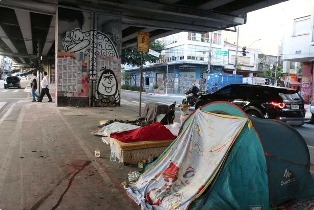 Construirão casas e nelas habitarão