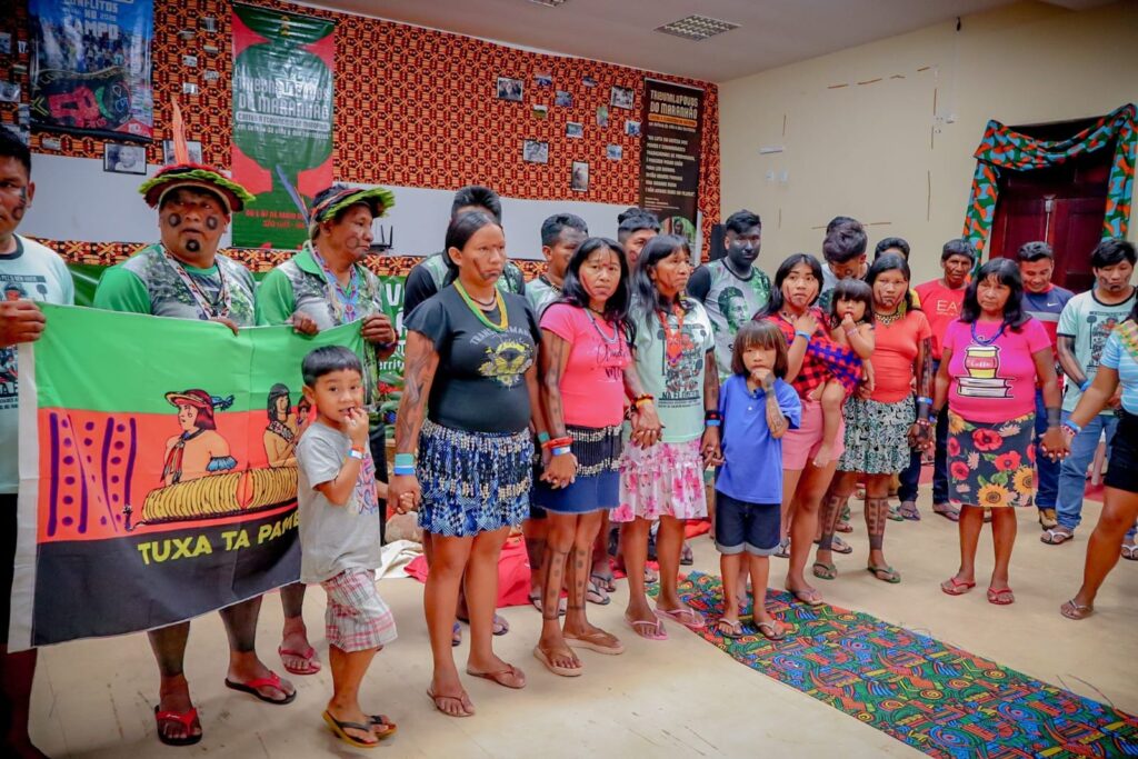 Povo Ka'apor da Terra Indígena Alto Turiaçu, no noroeste do Maranhão, também esteve com representação marcado presença no Tribunal Popular. Foto: Wesley Coala