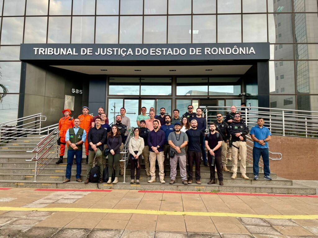 Equipe do STF, órgãos públicos de Justiça e organizações sociais, em visita ao Tribunal de Justiça do Estado de Rondônia. Foto: CPT Rondônia