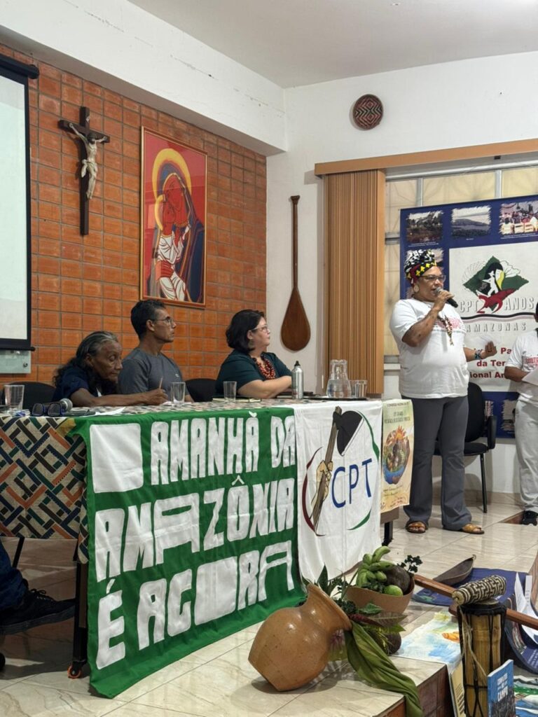 Maria Petrolina Neto, da Coordenação Nacional, destacou que a redução de ocorrências de conflitos no campo em 2025 não necessariamente representa diminuição da violência. Foto: CPT Amazonas